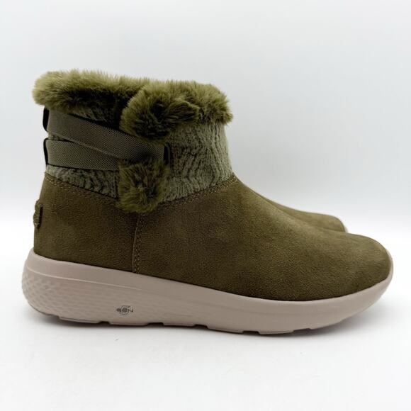 Skechers Womens On The Go City Booties US 6 WIDE Green Suede Water Repellent NIB - Picture 2 of 11